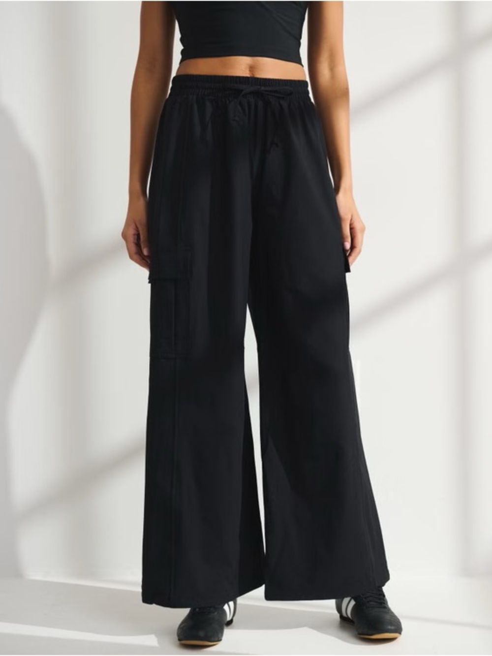 Like New: Abercrombie YPB Convertible Balloon Pant in Black - Size XS - Picture 3 of 6